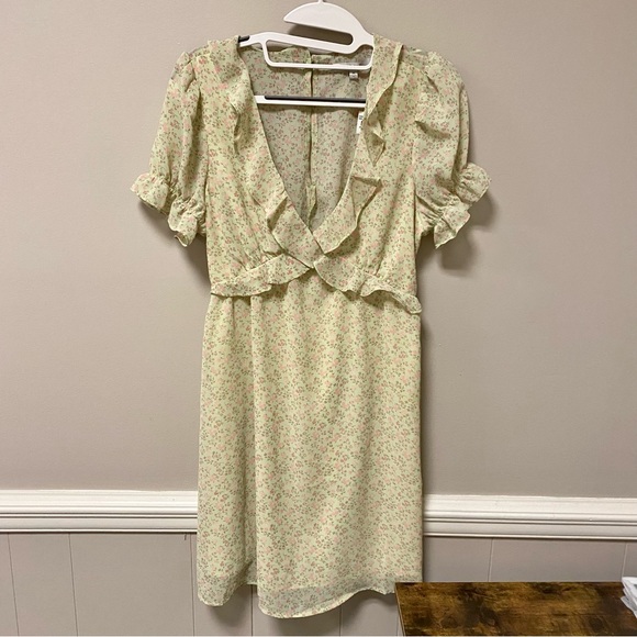 Love Tree Sz M Green Floral Dress 👗 NWT - Picture 3 of 9